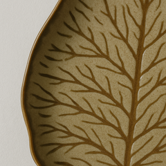 Handmade Ceramic Leaf-Shaped Platter with Organic Glaze – Brown with Leaf Vein Design