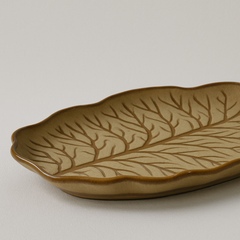 Handmade Ceramic Leaf-Shaped Platter with Organic Glaze – Brown with Leaf Vein Design